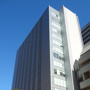 The Education and Research Building at Nishi-Shinjuku Campus of Tokyo Medical University Hospital